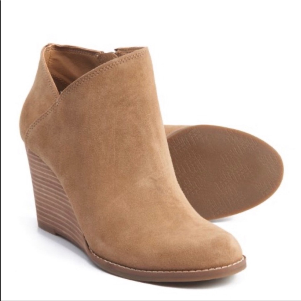 Lucky Brand Tan suede Ankle booties Size 7 ½